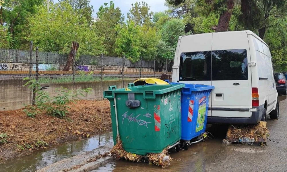 Ποτάμια οι δρόμοι μετά το πέρασμα της κακοκαιρίας από την Αττική